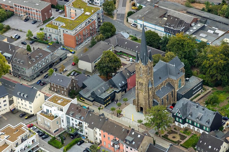 Aerial view, catholic church St. Suitbertus, Heiligenhaus, Ruhr area, North Rhine-Westphalia, Germany, place of worship, DE, Europe, inn, gastronomy, religious community, place of worship, hotel, hotel Thum, hotel facilities, hotel business, church, parish, denomination, aerial photograph, aerial photography, aerial photography, parish office, religion, overview, bird's-eye view, birds-eyes view, overview