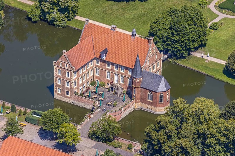 Aerial view, Burg Hülshoff, Museum in honour of the poet Annette von Droste-Hülshoff, Havixbeck, Münsterland, North Rhine-Westphalia, Germany, Annette von Droste-Hülshoff, bridge, castle, castle complex, DE, parental home, Europe, birthplace, moat, manor house, manor building, courtyard complex, aerial view, aerial photography, aerial photography, Renaissance complex, castle, castle garden, overview, defence system, bird's eye view, moated castle, moated castle, moated castle, bird's eye view, overview