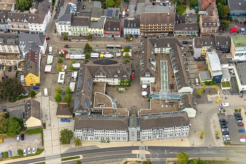 Aerial view, town hall Heiligenhaus, Heiligenhaus, Ruhr area, North Rhine-Westphalia, Germany, authority, citizens' office, DE, shopping square, Europe, main street, aerial view, aerial photography, aerial photography, market place, market stalls, local supply centre, town hall, city administration, overview, administrative area, bird's eye view, birds-eyes view, overview