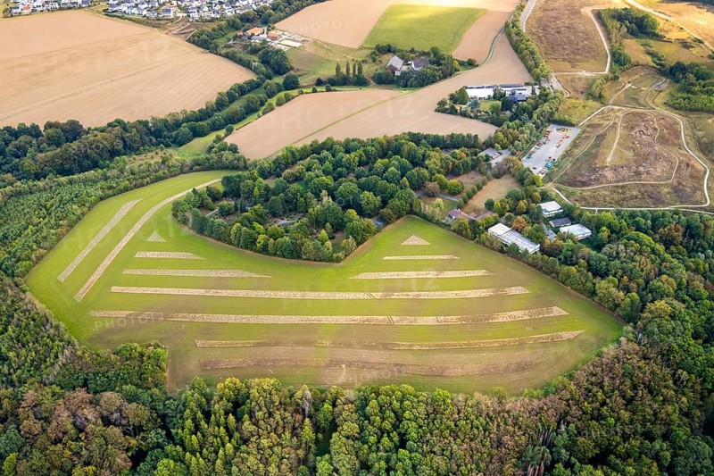 Aerial view, green area at Friedhofsallee, construction site new motorway A44, Städt. Cemetery, Heiligenhaus, Ruhr area, North Rhine-Westphalia, Germany, motorway A44, construction work, building, construction area, building site, building plots, construction project, construction site, burial site, DE, Europe, cemetery, memorial site, Gottesacker, graves, burial ground, aerial view, aerial photography, aerial photography, gap closure of the A44 motorway, new construction, Ratingen, resting place, road construction, overview, bird's-eye view, forest area, meadows and fields, birds-eyes view, overview