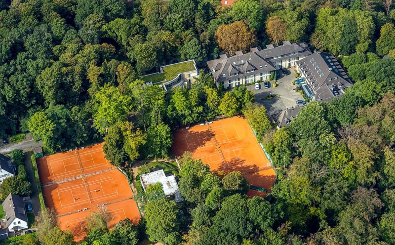 Aerial view, Waldhotel Heiligenhaus, Tennisvereinigung Grün-Weiß, Heiligenhaus, Ruhr area, North Rhine-Westphalia, Germany, 4-star hotel, DE, Europe, gastronomy, hotel, hotel facilities, hotel business, aerial view, aerial photography, aerial photography, Parkstraße, sports, tennis, tennis facility, tennis courts, tennis club, overview, bird's-eye view, forest area, birds-eyes view, overview