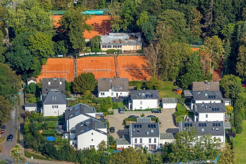 Aerial view, Tennisvereinigung Grün-Weiß, Am Waldhotel Heiligenhaus, Heiligenhaus, Ruhr area, North Rhine-Westphalia, Germany, DE, Europe, aerial view, aerial photography, aerial photography, sports, tennis, tennis facility, tennis courts, tennis club, overview, bird's-eye view, forest area, birds-eyes view, overview