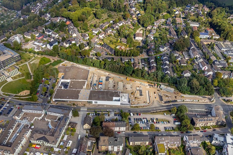 Aerial view, construction site new building at Hefelmann-Park, shopping centre, Westfalenstraße, former Kiekert site, Heiligenhaus, Ruhr area, North Rhine-Westphalia, Germany, Am Hefelmann-Park, construction work, construction, construction area, building site, building plots, construction measure, construction project, construction site, DE, Europe, aerial view, aerial photography, aerial photography, new building, panorama cycle path, overview, bird's-eye view, overview, local supply centre, former foundry Hitzbleck