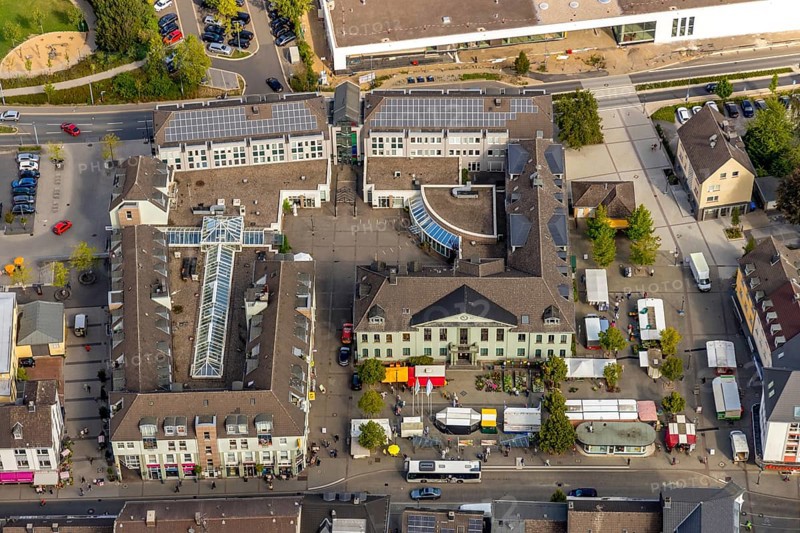 Aerial view, town hall Heiligenhaus, Heiligenhaus, Ruhr area, North Rhine-Westphalia, Germany, authority, citizens' office, DE, shopping square, Europe, main street, aerial view, aerial photography, aerial photography, market place, market stalls, local supply centre, town hall, city administration, overview, administrative area, bird's eye view, birds-eyes view, overview