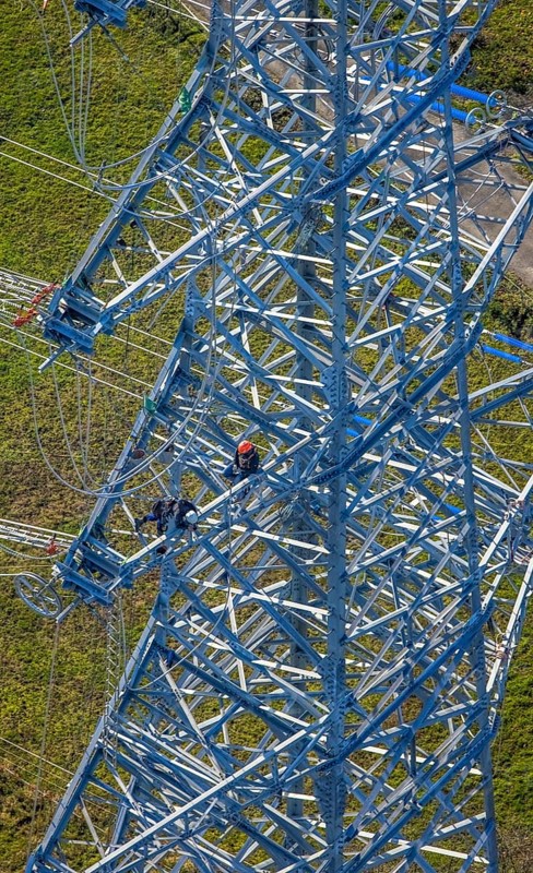 Aerial photo, construction power line Dortmund-Hagen, climber in power pylon, worker, height worker, power pylon, high voltage, Ostend, Herdecke, Ruhr area, North Rhine-Westphalia, Germany, DE, Europe, birds-eyes, view, aerial photo, aerial photography, aerial photography, overview, overview, bird's eye view, power supply, energy, energy supply, power line