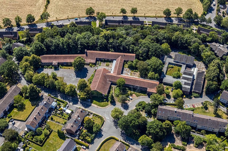 Aerial view, former primary school Im Dorf, Am Berge, former Albert-Schweitzer-Schule, Eicklohweg, Kirchende, Herdecke, Ruhr area, North Rhine-Westphalia, Germany, education, educational institution, DE, Europe, primary school, green trees, educational institute, aerial view, aerial photography, aerial photography, school, overview, bird's eye view, birds-eyes view, overview