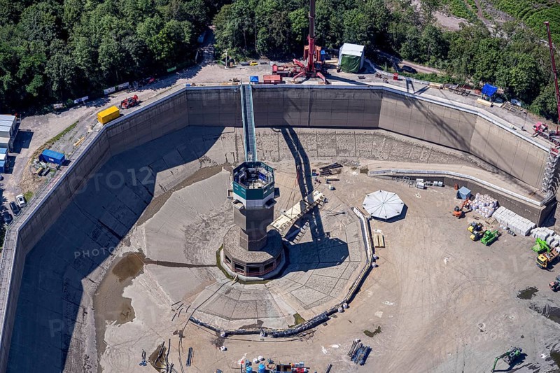 Aerial photo, RWE has completely emptied the large upper reservoir for the main inspection at the Herdecke pumped storage power plant. The plant will be off the grid for a few weeks, storage reservoir, RWE pumped storage power plant, Köpchenwerk, Herdecke, Ruhr area, North Rhine-Westphalia, Germany&lt, construction work, construction area, construction measure, construction project, construction site, DE, Germany, Europe, Ruhr river, Hengsteysee, aerial photograph, aerial photography, aerial photography, pumped storage power plant Köpchenwerk, RWE, lake, overview, bird's-eye view, forest area, birds-eyes view, overview