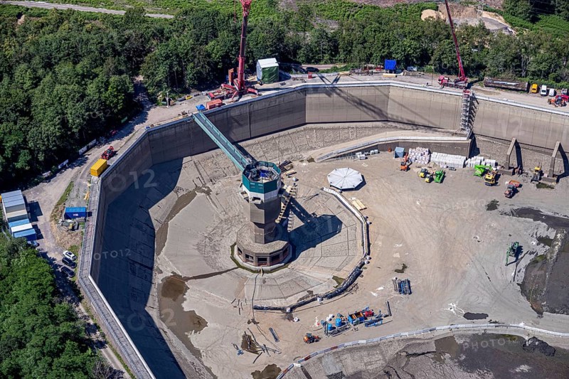 Aerial photo, RWE has completely emptied the large upper reservoir for the main inspection at the Herdecke pumped storage power plant. The plant will be off the grid for a few weeks, storage reservoir, RWE pumped storage power plant, Köpchenwerk, Herdecke, Ruhr area, North Rhine-Westphalia, Germany&lt, construction work, construction area, construction measure, construction project, construction site, DE, Germany, Europe, Ruhr river, Hengsteysee, aerial photograph, aerial photography, aerial photography, pumped storage power plant Köpchenwerk, RWE, lake, overview, bird's-eye view, forest area, birds-eyes view, overview
