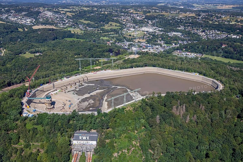 Aerial photo, RWE has completely emptied the large upper reservoir for the main inspection at the Herdecke pumped storage power plant. The plant will be off the grid for a few weeks, storage reservoir, RWE pumped storage power plant, Köpchenwerk, Herdecke, Ruhr area, North Rhine-Westphalia, Germany&lt, construction work, construction area, construction measure, construction project, construction site, DE, Germany, Europe, Ruhr river, Hengsteysee, aerial photograph, aerial photography, aerial photography, pumped storage power plant Köpchenwerk, RWE, lake, overview, bird's-eye view, forest area, birds-eyes view, overview