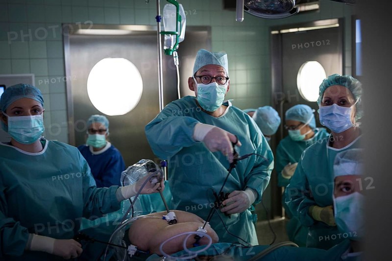 DEU Germany Germany Wittenberg Everyday life at the Paul Gerhardt Stift Protestant Hospital in Luther city Wittenberg, operating theatre with doctors and assistants