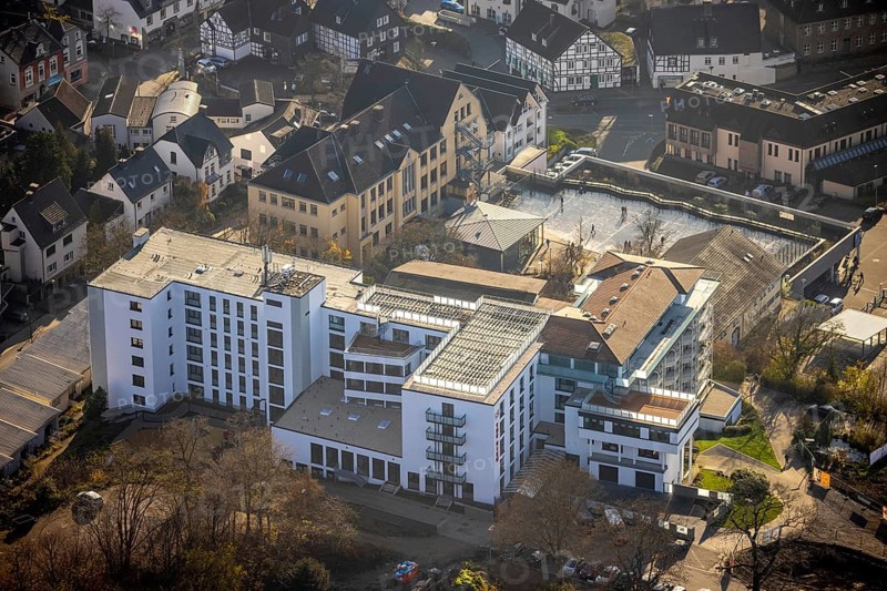Aerial photo, retirement home GVS Herdecke, primary school, Robert-Bonnermann-Schule, Herdecke, Ruhr area, North Rhine-Westphalia, Germany, DE, Europe, birds-eyes, view, aerial photograph, aerial photography, aerial photography, overview, overview, bird's eye view, education, pupils, college, training, school year, homework, class, year group, education, pedagogy, living, in old age, retirement home, old people's home, care for the elderly