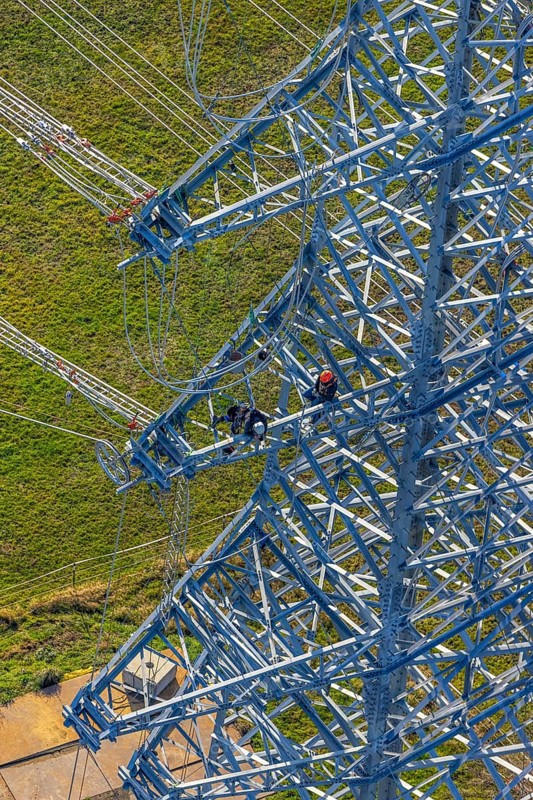 Aerial photo, construction power line Dortmund-Hagen, climber in power pylon, worker, height worker, power pylon, high voltage, Ostend, Herdecke, Ruhr area, North Rhine-Westphalia, Germany, DE, Europe, birds-eyes, view, aerial photo, aerial photography, aerial photography, overview, overview, bird's eye view, power supply, energy, energy supply, power line