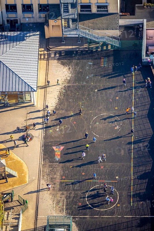 Aerial photo, primary school, Robert-Bonnermann-Schule, schoolyard with playing children, Herdecke, Ruhr area, North Rhine-Westphalia, Germany, DE, Europe, birds-eyes, view, aerial photo, aerial photography, aerial photography, overview, overview, bird's eye view, education, pupils, staff, training, school year, homework, class, year group, education, pedagogy