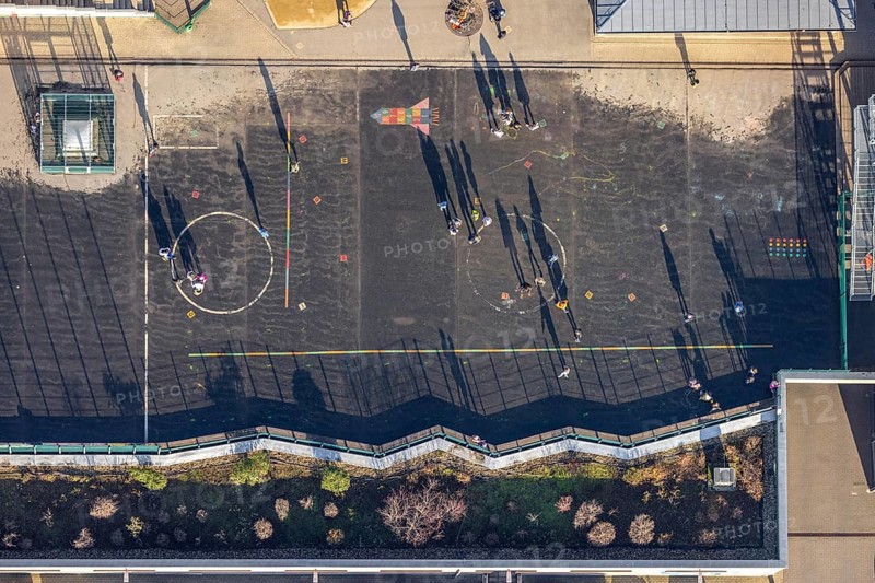 Aerial photo, primary school, Robert-Bonnermann-Schule, schoolyard with playing children, Herdecke, Ruhr area, North Rhine-Westphalia, Germany, DE, Europe, birds-eyes, view, aerial photo, aerial photography, aerial photography, overview, overview, bird's eye view, education, pupils, staff, training, school year, homework, class, year group, education, pedagogy