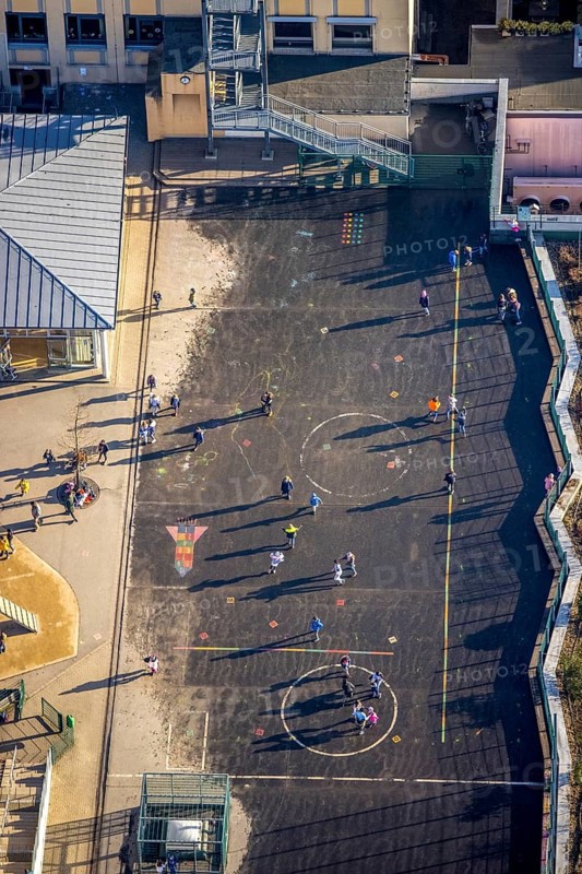 Aerial photo, primary school, Robert-Bonnermann-Schule, schoolyard with playing children, Herdecke, Ruhr area, North Rhine-Westphalia, Germany, DE, Europe, birds-eyes, view, aerial photo, aerial photography, aerial photography, overview, overview, bird's eye view, education, pupils, staff, training, school year, homework, class, year group, education, pedagogy