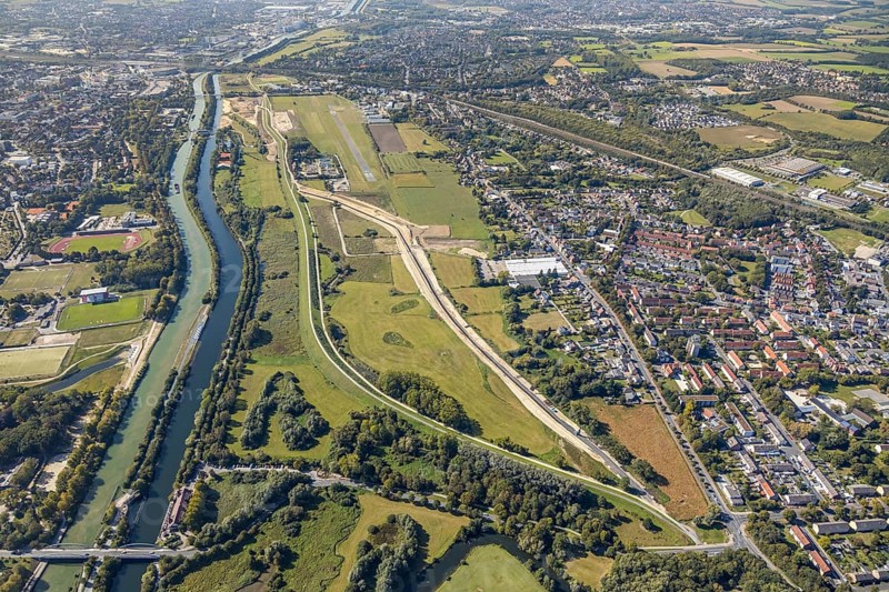 Aerial view, Hamm airfield, Mattenbecke sewage treatment plant, Lippe floodplain, Datteln-Hamm canal, River Lippe, Hamm, Ruhr area, North Rhine-Westphalia, Germany, wastewater treatment plant, wastewater treatment, construction area, construction site, building site, construction project, construction site, DE, Europe, flight emission, airport, aircraft noise, airfield, airfield site, sewage treatment plant, runway, aerial view, aerial photography, aerial photography, Münsterstrasse, runway, overview, bird's-eye view, water treatment plant, water purification plant, birds-eyes view, overview