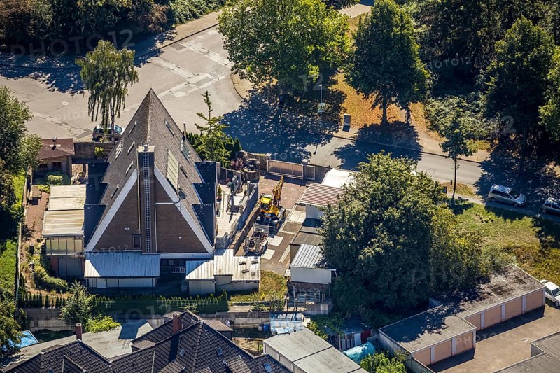 Aerial view, residential buildings Gneisenaustraße, renovation of a gabled house, Herne, Ruhr area, North Rhine-Westphalia, Germany, DE, single-family houses, Europe, property tax, real estate, aerial view, aerial photography, aerial photography, Rhine-Ruhr metropolitan region, pointed roof, overview, bird's-eye view, living and life, residential buildings, quality of living, birds-eyes view, overview