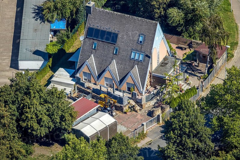 Aerial view, residential buildings Gneisenaustraße, renovation of a gabled house, Herne, Ruhr area, North Rhine-Westphalia, Germany, DE, single-family houses, Europe, property tax, real estate, aerial view, aerial photography, aerial photography, Rhine-Ruhr metropolitan region, pointed roof, overview, bird's-eye view, living and life, residential buildings, quality of living, birds-eyes view, overview