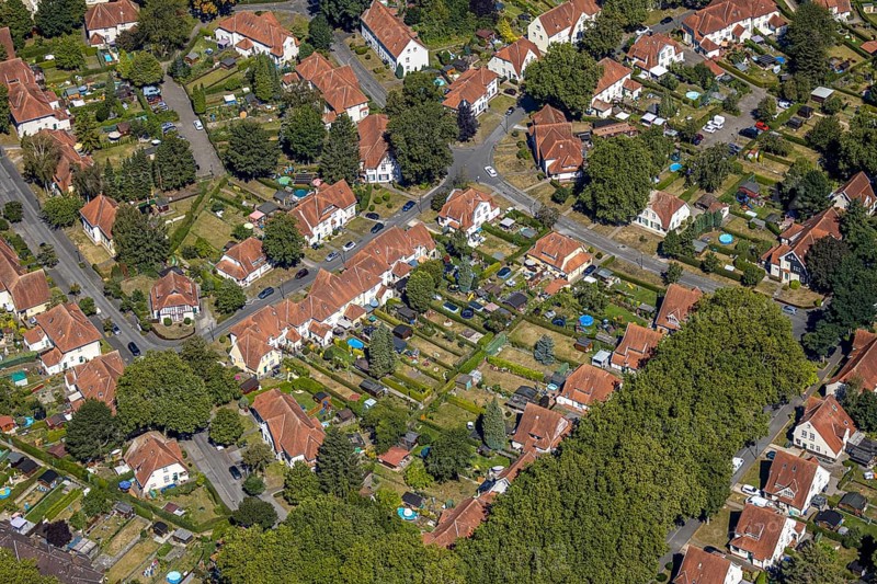 Aerial photograph, Teutoburgia housing estate, garden city, colliery housing estate, Herne, Ruhr area, North Rhine-Westphalia, Germany, workers' housing estate, Baarestraße, DE, monument protection, Europe, property tax, green areas, green trees, gardens, real estate, aerial photograph, aerial photography, aerial photography, apartment buildings, Rhine-Ruhr metropolitan region, sight, overview, bird's-eye view, housing estate, housing and living, residential area, residential buildings, residential quality, residential neighbourhood, housing estate, birds-eyes view, overview, red roofs
