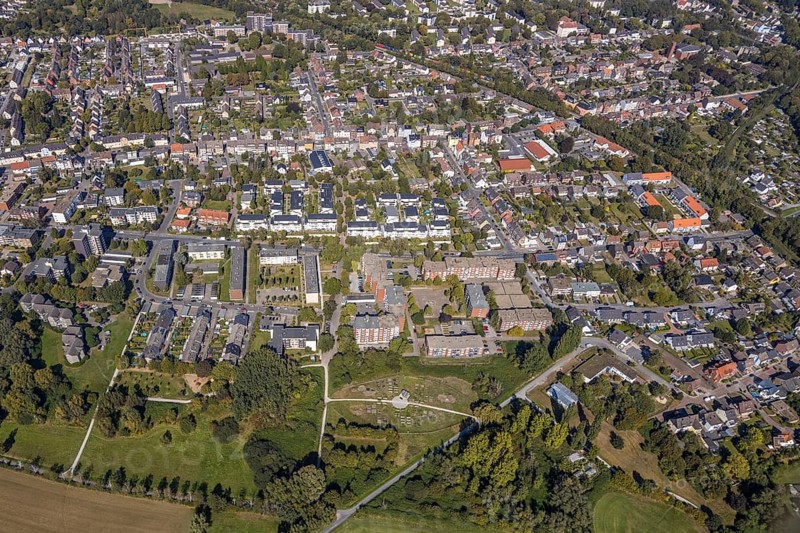 Aerial view, residential area Rheinsberger Platz, urban garden Kornmersch, Kornmersch, Hamm, Ruhr area, North Rhine-Westphalia, Germany, flower field, DE, Europe, aeroplane in flight, community garden, property tax, real estate, aerial view, aerial photography, aerial photography, overview, urban gardening, bird's eye view, residential complex, living and living, residential area, residential buildings, quality of living, residential quarter, housing estate, birds-eyes view, overview, sowing, cultivating and harvesting in your own bed