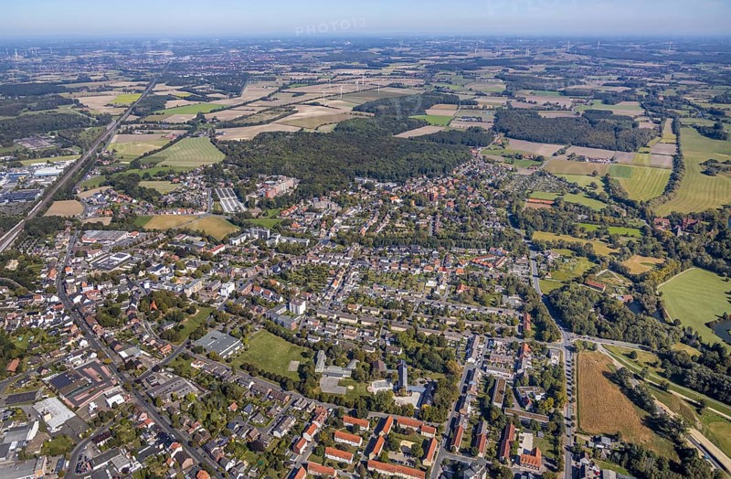 Aerial view, local view Heessen, Hamm, Ruhr area, North Rhine-Westphalia, Germany, education, educational institution, DE, Erich-Kästner-Schule, Europe, distant view, health care, Gutenbergschule, hospital, clinic, clinic centre, hospital, teaching institute, aerial view, aerial photography, aerial photography, medical facility, medical aid, emergency service, Sachsen-Halle sports hall, school, St. Barbara-Klinik Hamm-Heessen, overview, bird's eye view, meadows and fields, living and life, birds-eyes view, overview, medical care
