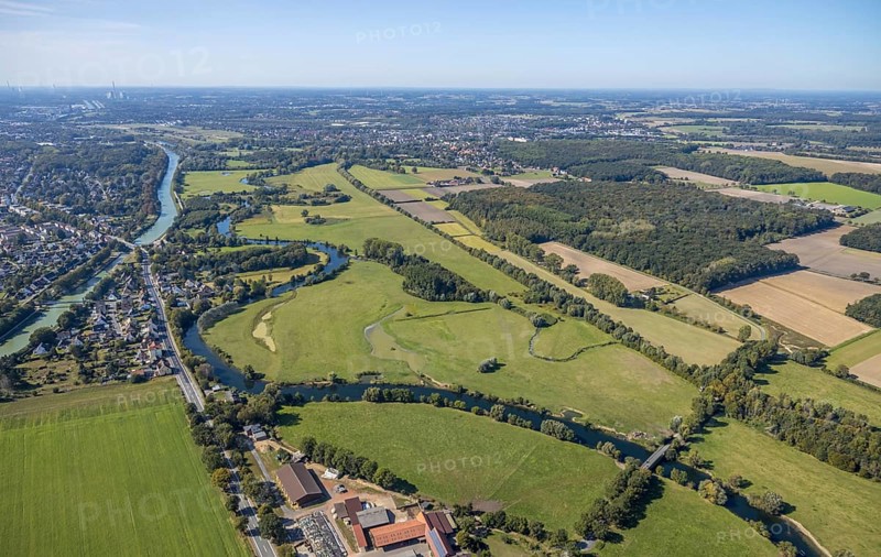 Aerial view, river Lippe, Datteln-Hamm canal, Lippe meadows, Hamm, Ruhr area, North Rhine-Westphalia, Germany, DE, Europe, distant view, Freisfeld farm, Lippe road, aerial view, aerial photography, aerial photography, natural landscape, serpentine shape, pond, overview, environmental protection, bird's-eye view, woodland, meadows and fields, bird's-eye view, overview