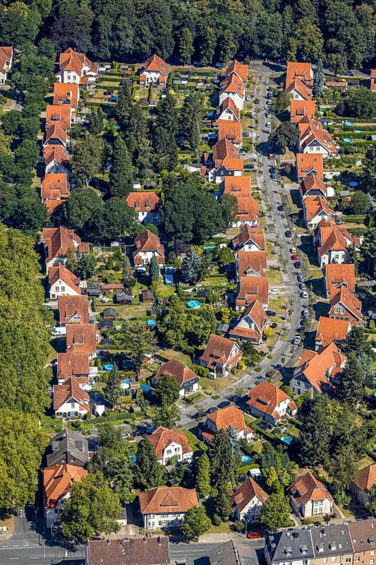 Aerial photograph, Teutoburgia housing estate, garden city, colliery housing estate, Herne, Ruhr area, North Rhine-Westphalia, Germany, workers' housing estate, Baarestraße, DE, monument protection, Europe, property tax, green areas, green trees, gardens, real estate, aerial photograph, aerial photography, aerial photography, apartment buildings, Rhine-Ruhr metropolitan region, sight, overview, bird's-eye view, housing estate, housing and living, residential area, residential buildings, residential quality, residential neighbourhood, housing estate, birds-eyes view, overview, red roofs