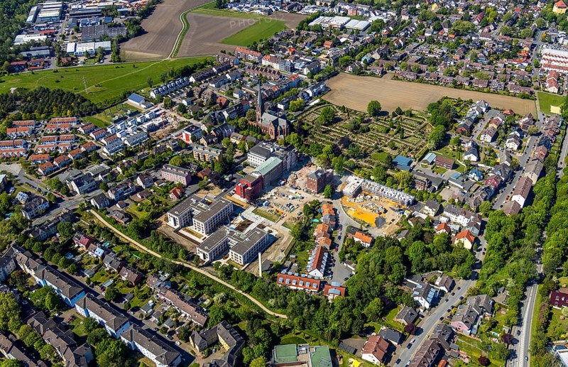 Aerial view, Bildungszentrum Ruhr, Widumer Quartier residential area, church, Kath. Kirchengemeinde St. Peter und Paul, Widumer Höfe retirement homes, Herne, Ruhr area, North Rhine-Westphalia, Germany, care and nursing, DE, Europe, aerial view, aerial photography, aerial photography, care facility, overview, bird's eye view, birds-eyes view, overview