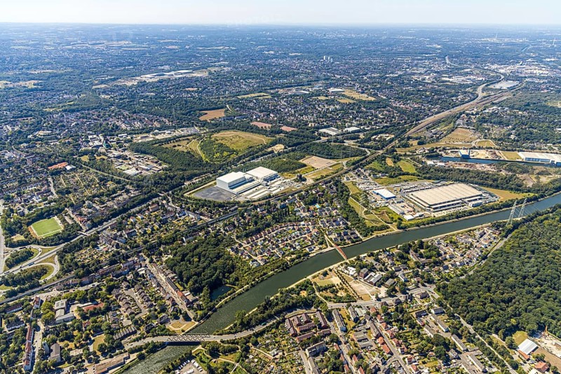 Aerial view, site view Herne, Nordfrost logistics centre, former colliery Unser Fritz, shaft 1 Malakowturm, Rhine-Herne-Canal, Herne, Ruhr area, North Rhine-Westphalia, Germany, Am Malakowturm, company premises, DE, Europe, distant view, freight traffic, logistics, logistics service, logistics centre, aerial view, aerial photography, aerial photography, Rhine-Ruhr metropolitan region, freight forwarding, deep-freeze logistics centre, transport, transport service, overview, bird's-eye view, overview