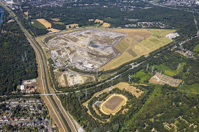 Aerial view, central landfill Emscherbruch ZDE, former Graf Bismarck colliery, AGR, Abfallentsorgungs-Gesellschaft Ruhr Area mbH, Resser Mark, Gelsenkirchen, city limits Herne, Ruhr area, North Rhine-Westphalia, Germany, DE, Europe, birds-eyes view, aerial photograph, aerial photography, aerial photography, overview, bird's-eye view, Herne