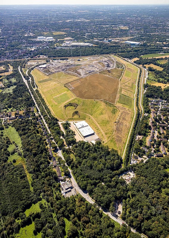 Aerial view, central landfill Emscherbruch ZDE, former Graf Bismarck colliery, AGR, Abfallentsorgungs-Gesellschaft Ruhr Area mbH, Resser Mark, Gelsenkirchen, city limits Herne, Ruhr area, North Rhine-Westphalia, Germany, DE, Europe, birds-eyes view, aerial photograph, aerial photography, aerial photography, overview, bird's-eye view, Herne