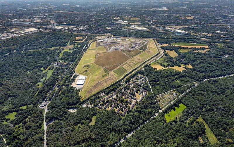 Aerial view, central landfill Emscherbruch ZDE, former Graf Bismarck colliery, AGR, Abfallentsorgungs-Gesellschaft Ruhr Area mbH, Resser Mark, Gelsenkirchen, city limits Herne, Ruhr area, North Rhine-Westphalia, Germany, DE, Europe, birds-eyes view, aerial photograph, aerial photography, aerial photography, overview, bird's-eye view, Herne