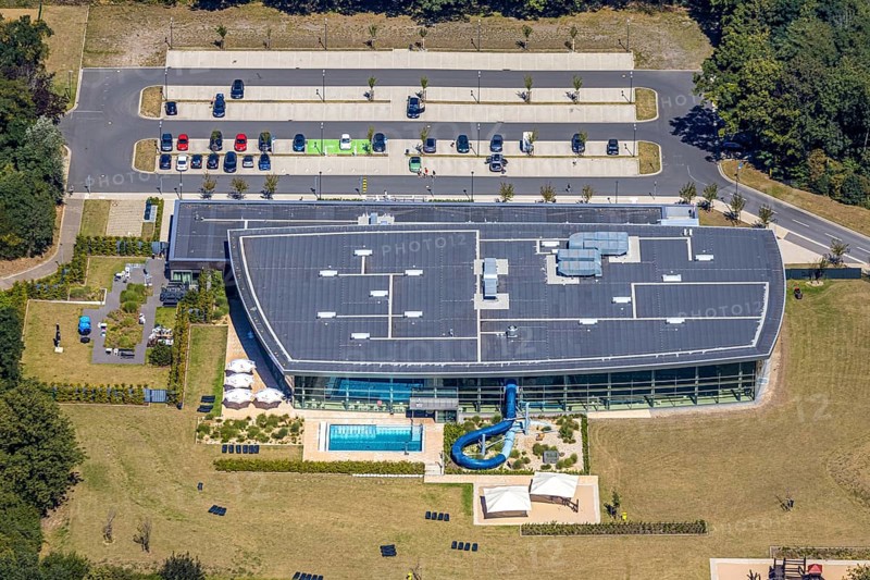 Aerial photo, Wananas swimming pool, Herne, Ruhr area, North Rhine-Westphalia, Germany, distance rule, bathing establishment, bathing resort, corona crisis, corona measures, corona virus, corona fear, Covid-19, DE, Europe, outdoor pool, leisure, leisure pool, indoor pool, hygiene measures, sunbathing lawn, aerial view, aerial photography, aerial photography, Rhine-Ruhr metropolitan region, pandemic fear, pool, swimming pool, swimming pool, swimming pleasure, sun loungers, parasols, overview, virus, bird's eye view, water fun, birds-eyes view, overview
