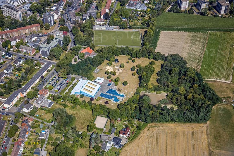 Aerial photo, swimming pool south pool, Herne, Ruhr area, North Rhine-Westphalia, Germany, distance rule, bathing establishment, bathing resort, mountain road, corona crisis, corona measures, corona virus, corona fear, Covid-19, DE, Europe, outdoor pool, leisure, indoor pool, hygiene measures, sunbathing lawn, aerial photo, aerial photography, aerial photography, Rhine-Ruhr metropolitan region, pandemic fear, swimming pool, swimming pool, overview, bird's eye view, birds-eyes view, overview