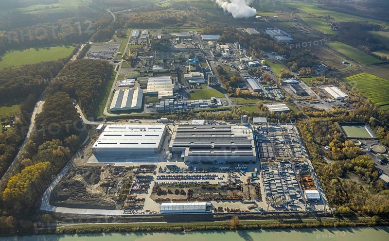 Aerial view, industrial estate Uentrop Frielinghauser Straße, construction site Goldbeck Betonelemente, new plant extension, Uentrop, Hamm, Ruhr area, North Rhine-Westphalia, Germany, construction work, construction, construction area, building site, building plots, construction measure, construction project, construction site, DE, Europe, commercial enterprises, commercial area, commercial area, commercial park, commercial site, commercial use, industrial area, industrial building, industrial site, canal, aerial view, aerial photography, aerial photography, new construction, overview, bird's-eye view, overview