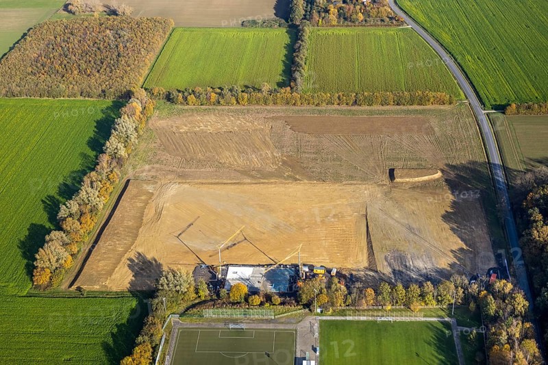 Aerial view, sports field An der Lohschule, construction site, Rhynern, Hamm, Ruhr area, North Rhine-Westphalia, Germany, construction work, construction, construction area, construction site, construction site, construction project, DE, Europe, football pitch, football stadium, football club, aerial view, aerial photography, aerial photography, new construction, sports, sports facilities, sports field, sports facility, overview, bird's-eye view, overview