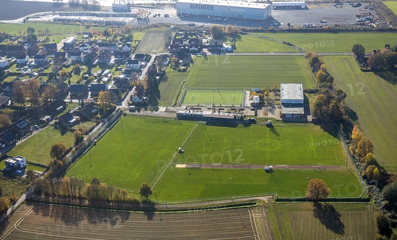 Aerial view, sports fields TUS 46/68 Uentrop, Giesendahlhalle im Giesendahl, Uentrop, Hamm, Ruhr area, North Rhine-Westphalia, Germany, DE, Europe, football pitch, football stadium, football club, Im Giesendahl, aerial view, aerial photography, aerial photography, multi-purpose hall, sports, sports facilities, sports field, sports facility, overview, bird's-eye view, bird's-eye view, overview