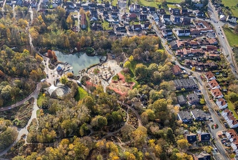 Aerial view, Maximilianpark Hamm, children's playground, fountain pond, Uentrop, Hamm, Ruhr area, North Rhine-Westphalia, Germany, DE, Europe, leisure park, site of the disused Maximilian colliery, glass elephant landmark, aerial view, aerial photography, aerial photography, MaxiPark, overview, bird's eye view, birds-eyes view, overview