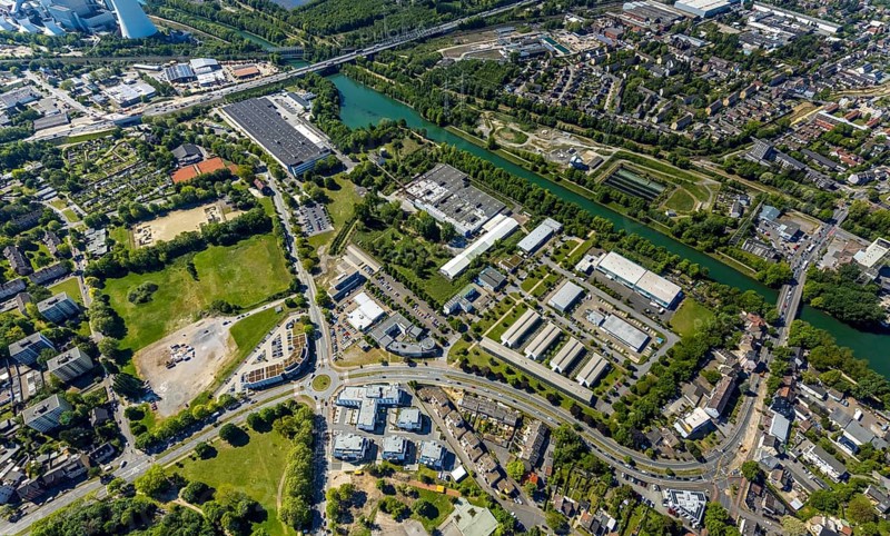 Aerial view, Westring industrial estate, Rhine-Herne Canal, Sinterwerke, Seniorcampus Herne - Protea wohnen am Schloss, Herne, Ruhr area, North Rhine-Westphalia, Germany, construction site, DE, Europe, River Emscher, aerial photograph, aerial photography, aerial photography, overview, bird's-eye view, bird's-eye view, overview