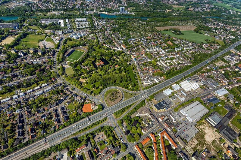 Aerial view, motorway A42, motorway junction Herne-Baukau, SchlossPark and Schloss Strünkede, real-Arena football stadium Westfalia Herne 04, Herne, Ruhr area, North Rhine-Westphalia, Germany, arena, motorway junction, DE, Europe, football pitch, football stadium, football club, aerial view, aerial photography, aerial photography, sports facilities, sports field, sports venue, stadium, overview, bird's-eye view, overview