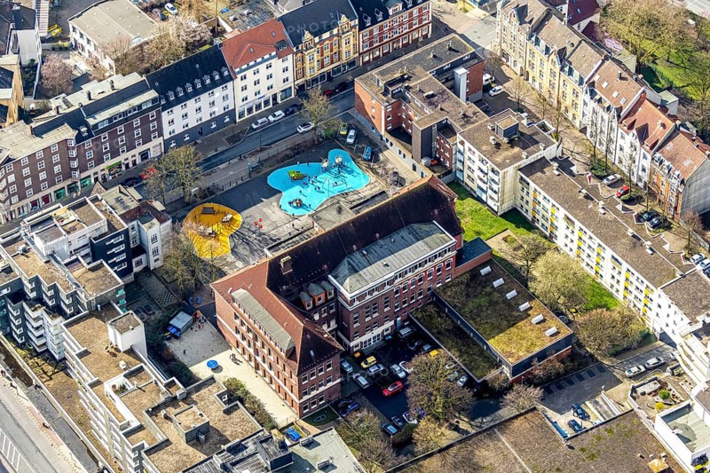 Aerial view, remodelled primary school Kunterbunt with newly designed schoolyard, former Hans-Tilkowski-Schule, Herne, Ruhr area, North Rhine-Westphalia, Germany, DE, Europe, birds-eyes, view, aerial photograph, aerial photography, aerial photography, overview, overview, bird's eye view, education, pupils, staff, training, school year, homework, class, year group, education, pedagogy