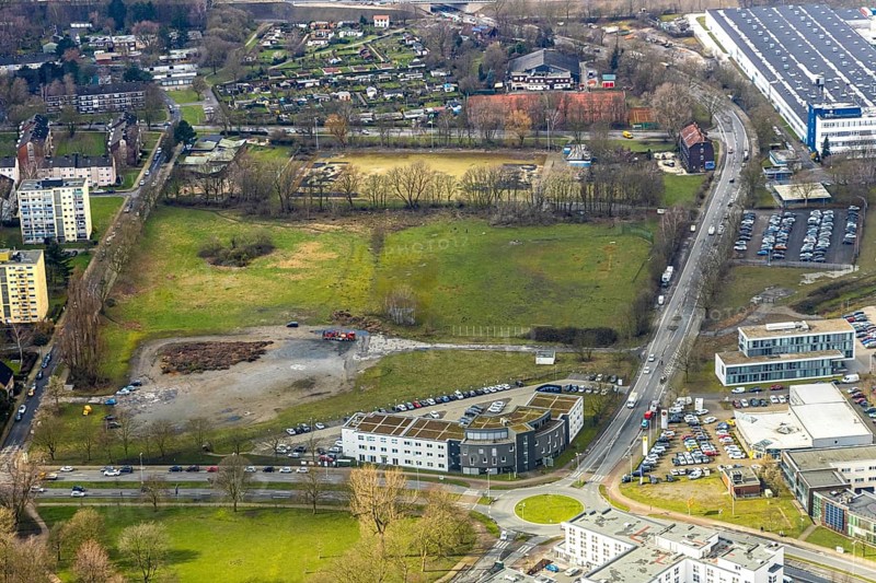 Aerial view, site for the planned Schloss-Campus-Herne, housing, trade and services in a park landscape, creation of office space, residential complexes, student residence, building for retail trade, Herne, Ruhr area, North Rhine-Westphalia, Germany, DE, Europe, birds-eyes, view, aerial photograph, aerial photography, aerial photography, overview, overview, bird's eye view, student residence, flat, houses, residential buildings, housing estate, settlement, office, service, jobs