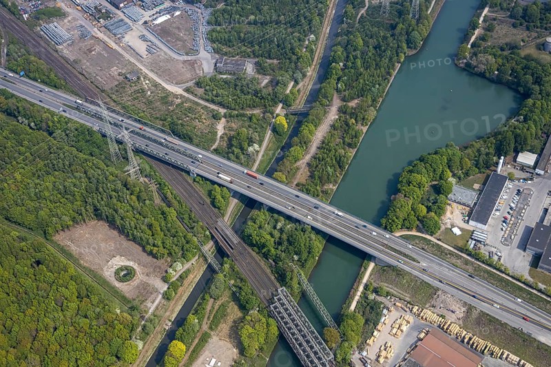 Motorway bridge A43 over the Rhine-Herne Canal will be closed for trucks, Emscher, A43 motorway, motorway closure, Baukau, Herne, Ruhr area, North Rhine-Westphalia, Germany, DE, Europe, aerial photo, birds-eyes view, aerial photography, aerial photography, overview, overview, bird's eye view