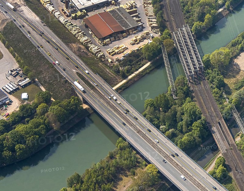 Motorway bridge A43 over the Rhine-Herne Canal is closed for trucks, Emscher, A43 motorway, motorway closure, Baukau, Herne, Ruhr area, North Rhine-Westphalia, Germany, Recklinghausen, DE, Europe, aerial photo, birds-eyes view, aerial photography, aerial photography, overview, bird's eye view