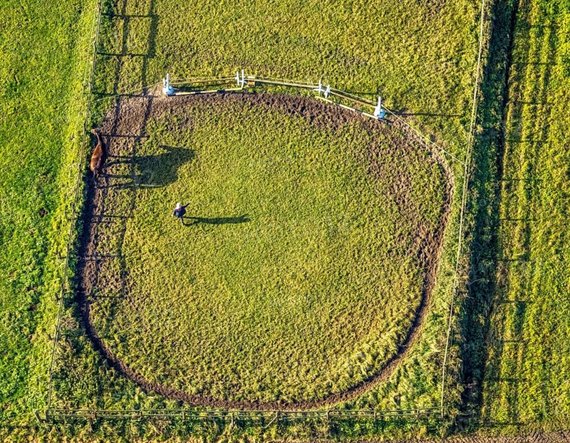 Aerial view, riding area, horse walker, Geithe, Uentrop, Hamm, Ruhr area, North Rhine-Westphalia, Germany, DE, Europe, aerial view, aerial photography, aerial photography, horses, equestrian sport, horse training, riding centre Geithe, riding facility, riding school, overview, bird's-eye view, overview