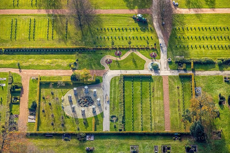 Aerial view, southern cemetery, columbarium, urn stone pillars, centre, Hamm, Ruhr area, North Rhine-Westphalia, Germany, burial site, DE, Europe, shapes and colours, cemetery, memorial, place of worship, gravestone, graves, burial ground, circular shape, aerial view, aerial photography, aerial photography, resting place, overview, urn grave pillar, bird's eye view, birds-eyes view, overview