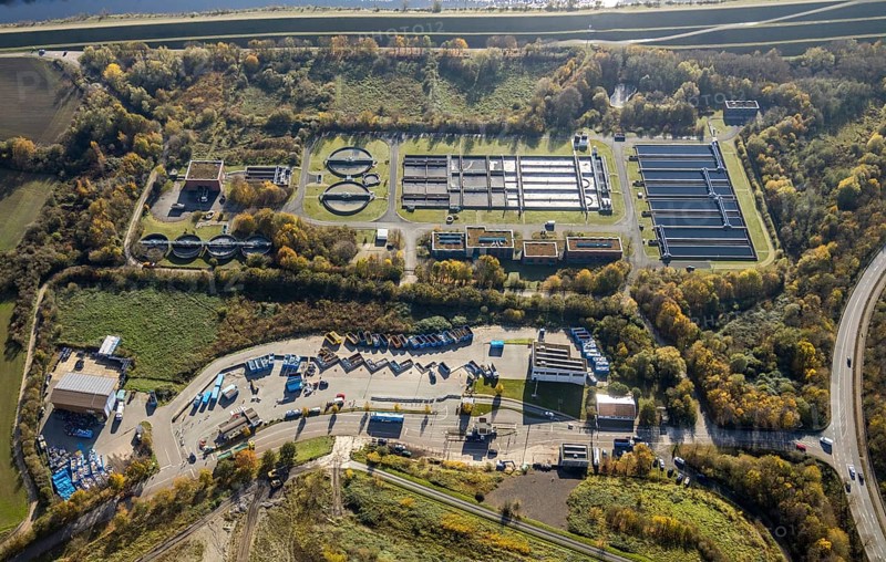 Aerial view, wastewater treatment plant Hamm-West, recycling centre Hamm, river Lippe, Datteln-Hamm canal, Bockum-Hövel, Hamm, Ruhr area, North Rhine-Westphalia, Germany, Am Lausbach, DE, Europe, commercial area, commercial use, industrial area, industrial site, wastewater treatment plant Hamm West, aerial view, aerial photography, aerial photography, MVA Hamm Eigentümer-GmbH, Nienbrügger Weg, overview, bird's eye view, birds-eyes view, overview