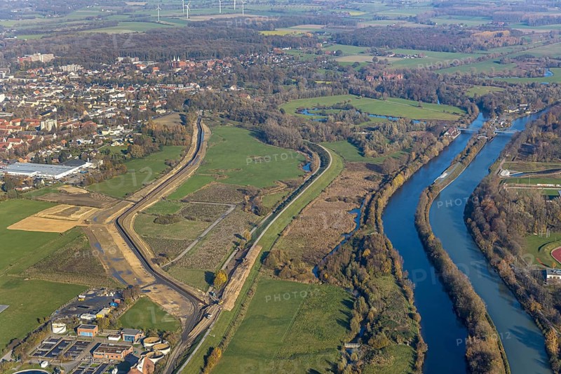 Aerial view, dam course, new Lippe dam, Lippe reconstruction Hamm, Lippe floodplain recreational area, city of Hamm, Lippe floodplain recreational area, Hamm-Lippewiesen airfield, LSC-Hamm, EDLH, Lippe floodplain in the inner city area, reconstruction of the floodplain landscape, construction site Lippe floodplain recreational area Hamm Heessen, Hamm, Ruhr area, North Rhine-Westphalia, Germany, DE, Europe, birds-eyes view, aerial view, aerial photography, aerial photography, overview, bird's eye view