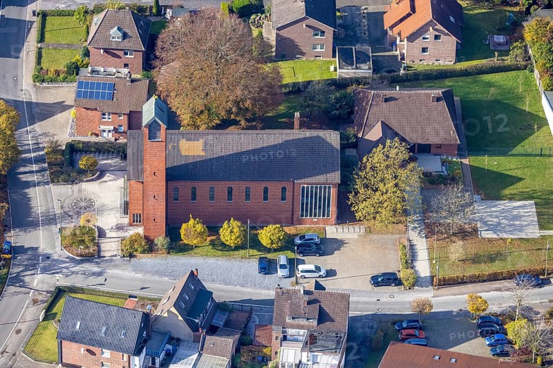 Aerial view, Catholic Church of the Holy Family, Rhynern, Hamm, Ruhr area, North Rhine-Westphalia, Germany, place of worship, DE, Delpstraße, Europe, religious community, place of worship, sacred site, church, parish, denomination, aerial view, aerial photography, aerial photography, religion, religious site, overview, bird's-eye view, overview