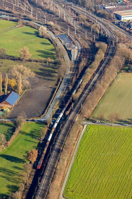 Aerial view, railway tracks, railway line, railway tracks at Rathenaustraße, Wiescherhöfen, Hamm, Ruhr area, North Rhine-Westphalia, Germany, railway tracks, DE, Deutsche Bahn AG, Europe, aerial view, aerial photography, aerial photography, overview, bird's eye view, train, birds-eyes view, overview